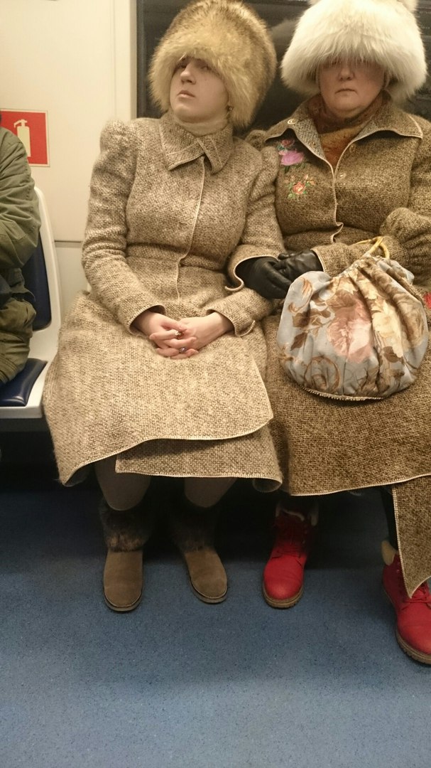 мода петербургского метро, мода метро, модники в транспорте, странные пассажиры метро 