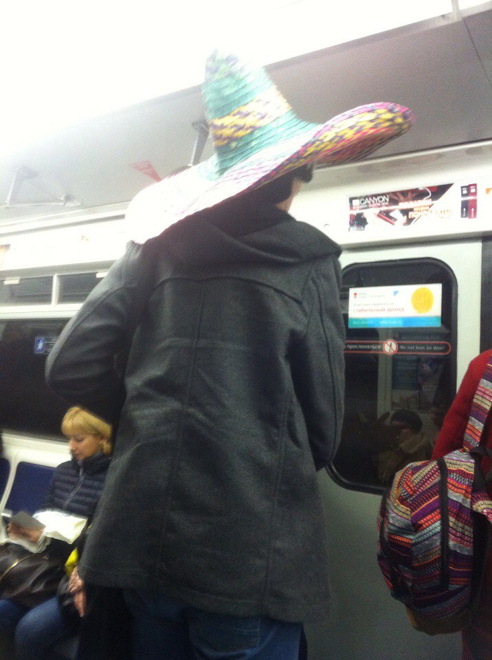 мода петербургского метро, мода метро, модники в транспорте, странные пассажиры метро 
