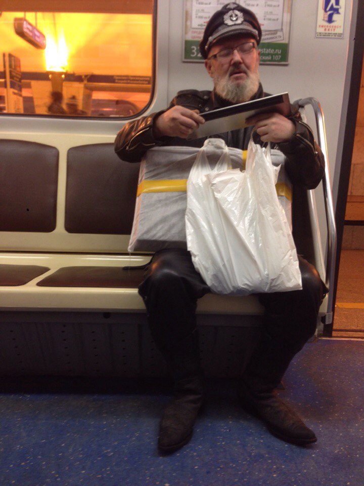 мода петербургского метро, мода метро, модники в транспорте, странные пассажиры метро 