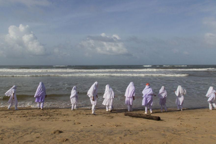 Копировать-вставить: фотограф путешествует по Азии и фотографирует одинаковых людей Дорел Фрумусану, Dorel Frumusanu, Same Same But Different, одинаковые люди