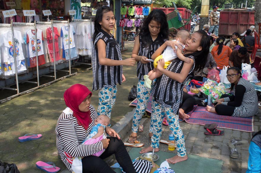 Копировать-вставить: фотограф путешествует по Азии и фотографирует одинаковых людей Дорел Фрумусану, Dorel Frumusanu, Same Same But Different, одинаковые люди