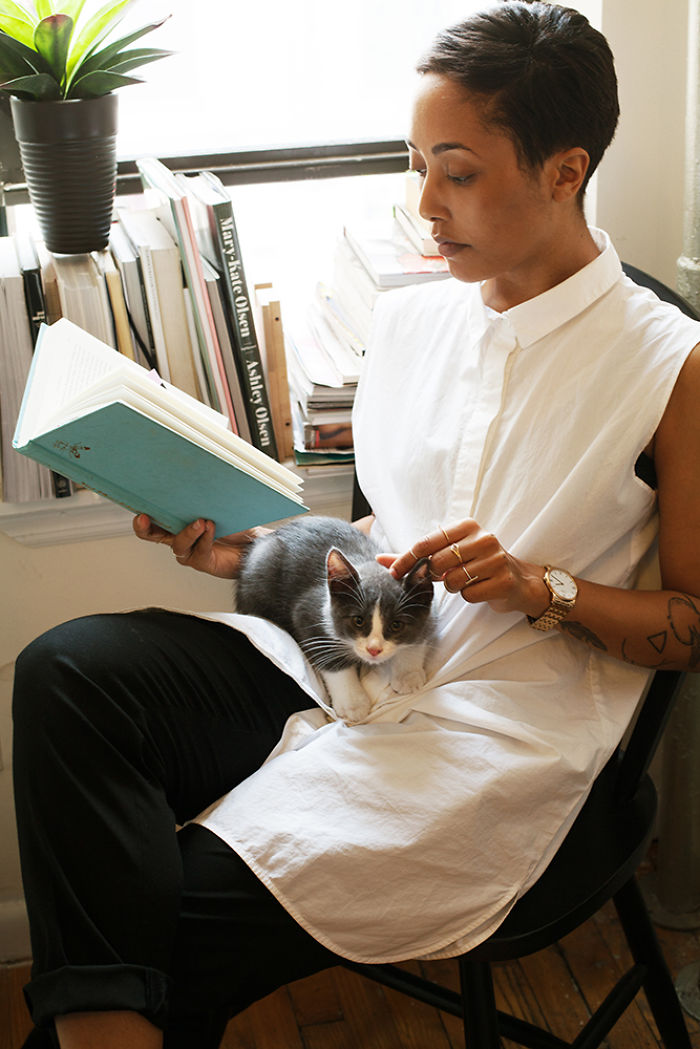 Брайан Виллс, Brianne Wills, девушки со своими котами, девушки с кошками которых они приютили