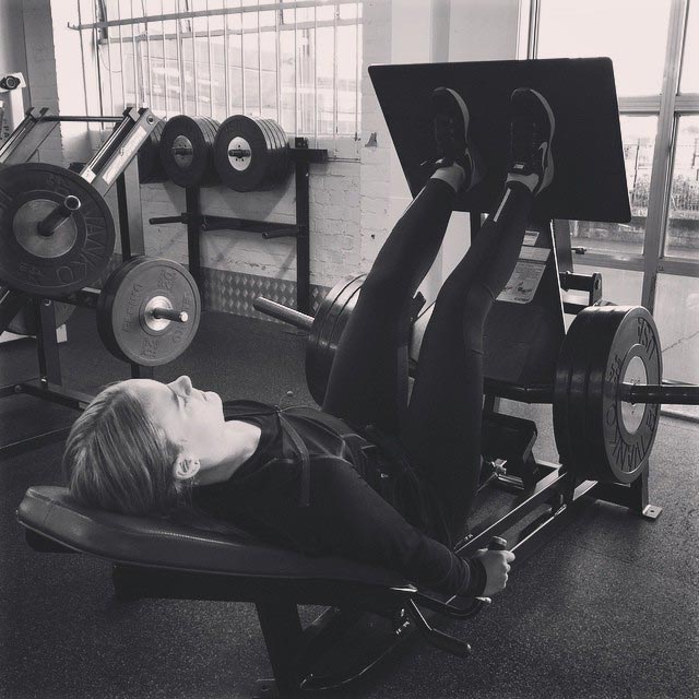 Неожиданно: храбрый ответ девушки на обвинение в подделке фотографий до и после похудения Симон Андерсон, Simone Anderson, фото обвисшей кожи, доказательство похудения фото обвисшей кожи