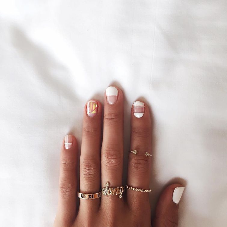 Битое стекло новый тренд в маникюре, glassnails