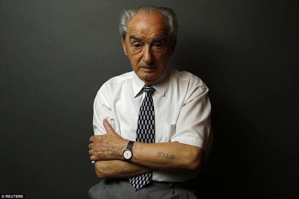 выжившие люди после Освенцима, освобожденные из Освенцима, воспоминания выживших из Освенцима, люди освобожденные из концентрационных лагерей