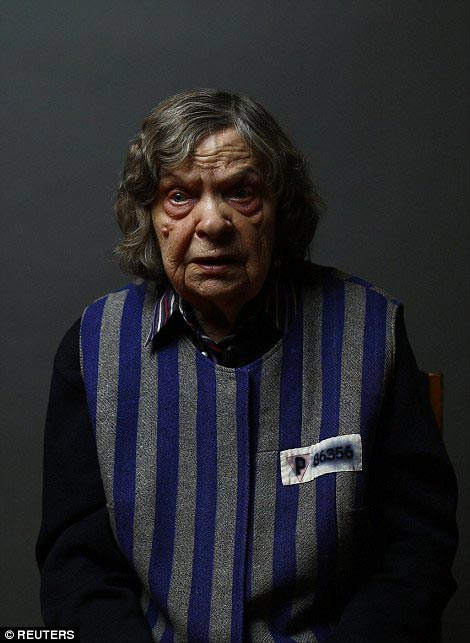 выжившие люди после Освенцима, освобожденные из Освенцима, воспоминания выживших из Освенцима, люди освобожденные из концентрационных лагерей