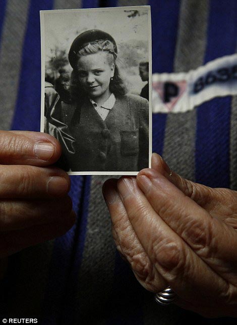 выжившие люди после Освенцима, освобожденные из Освенцима, воспоминания выживших из Освенцима, люди освобожденные из концентрационных лагерей