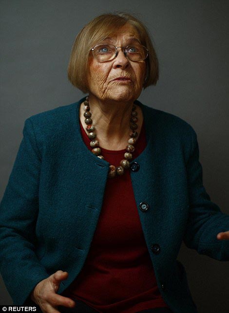 выжившие люди после Освенцима, освобожденные из Освенцима, воспоминания выживших из Освенцима, люди освобожденные из концентрационных лагерей