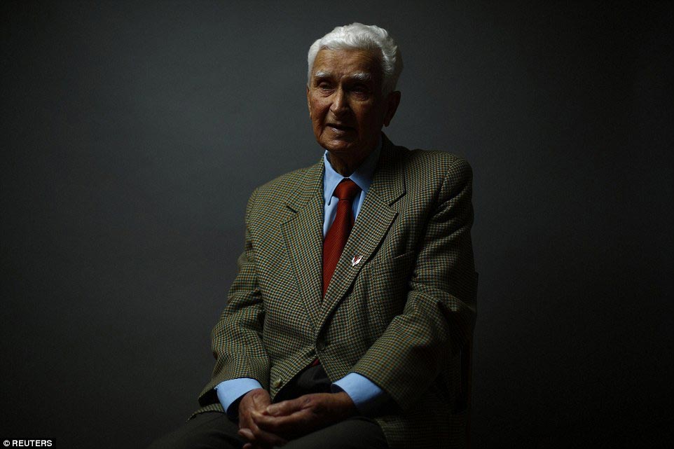 выжившие люди после Освенцима, освобожденные из Освенцима, воспоминания выживших из Освенцима, люди освобожденные из концентрационных лагерей