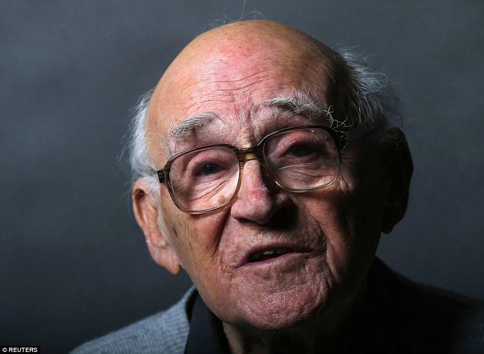 выжившие люди после Освенцима, освобожденные из Освенцима, воспоминания выживших из Освенцима, люди освобожденные из концентрационных лагерей