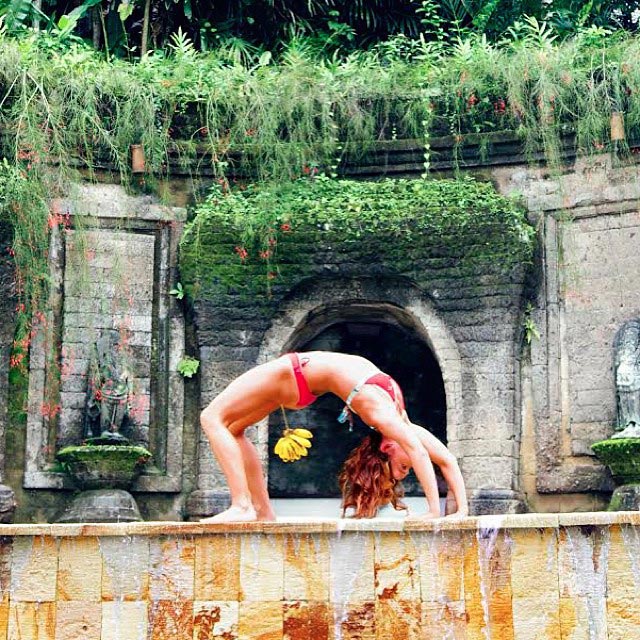  Ким Анами, Kim Anami, женщина поднимает вещи вагиной, женщина поднимает предметы необычным способом