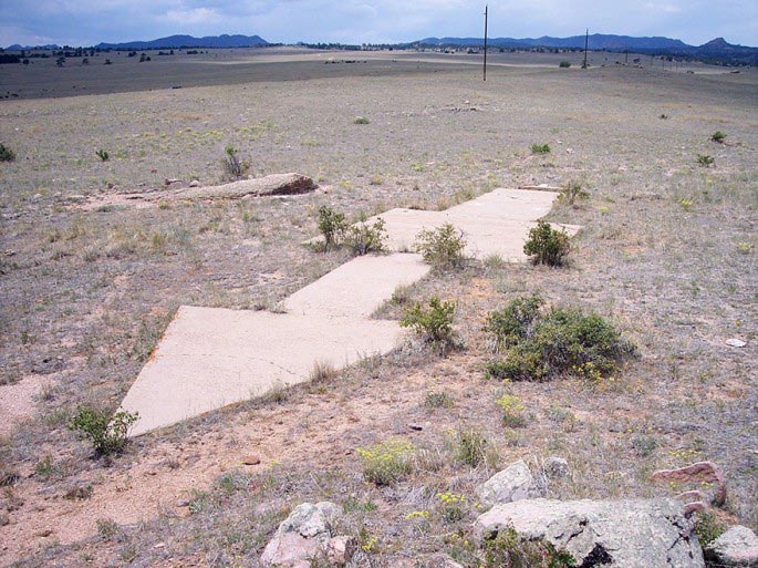 бетонные стрелки в Америке, бетонные стрелки на земле, гигантские бетонные стрелки