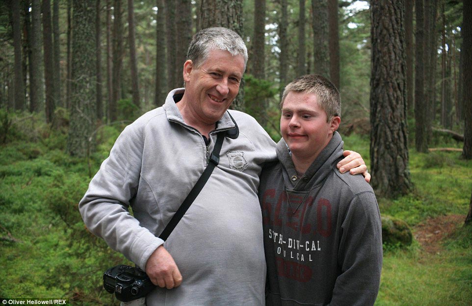 фотограф с синдромом Дауна, Оливер Хеллоуэл, Oliver Hellowell