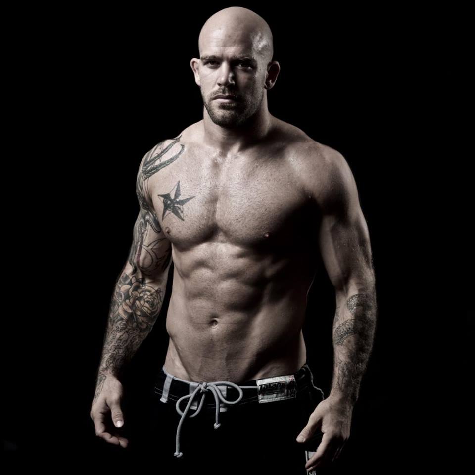 Папа сделал своей дочери футболку, чтобы мальчики держались от неё подальше Кит Дэйл, Kit Dale, сделал футболку дочери со своей фотографией, кит дэйл сделал футболку дочери