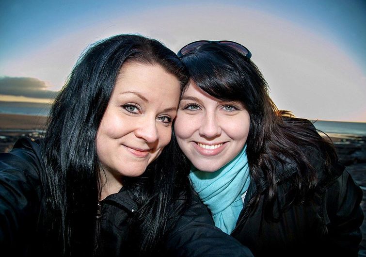 Тииа Эман, Сату Уолден, подруги путешествуют посещают места схемок, IPad кадры из фильмов, IPad кадры фильмов места съемок