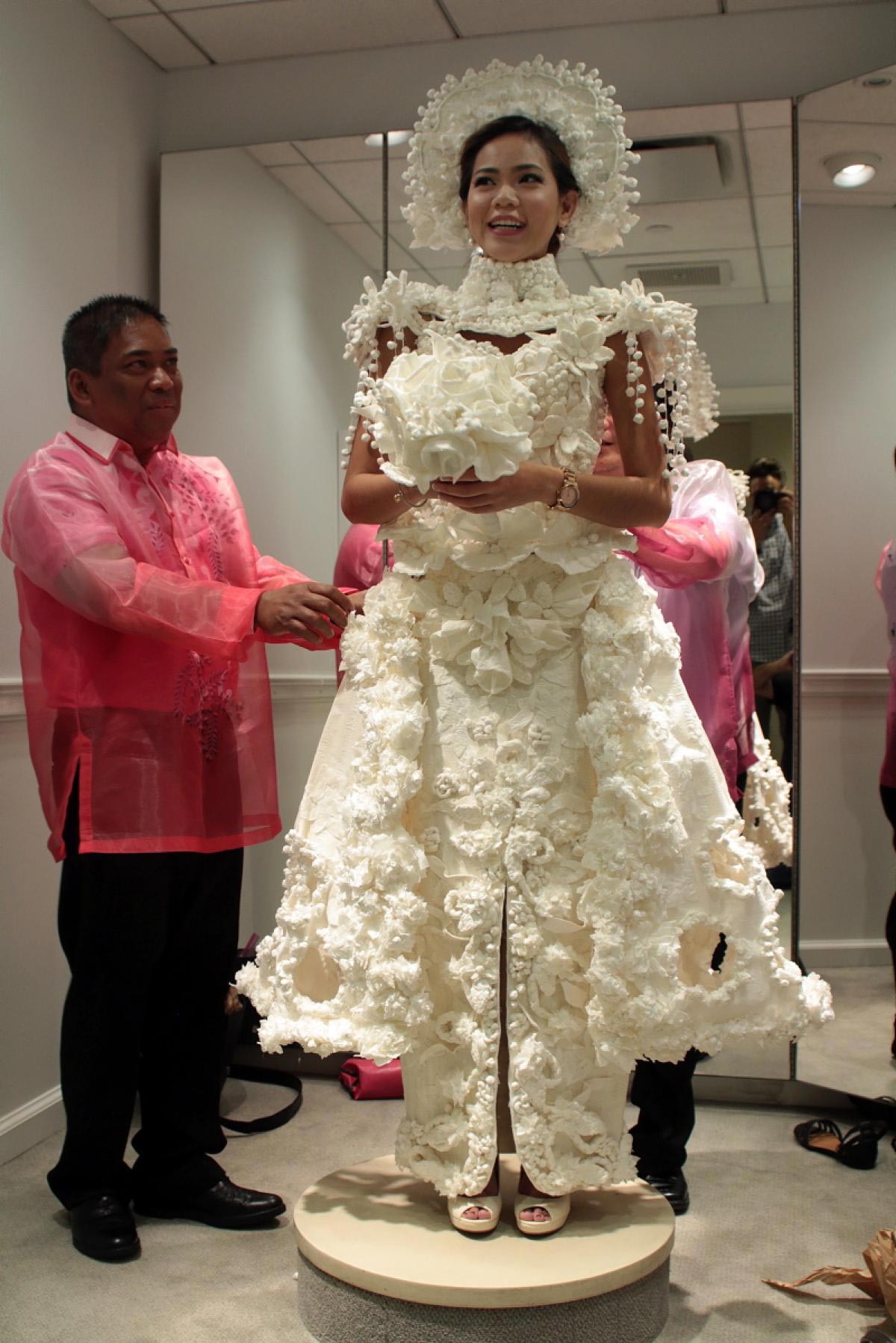 конкурс свадебных платьев из туалетной бумаги, платья из туалетной бумаги, 11th Annual Toilet Paper Wedding Dress Contest