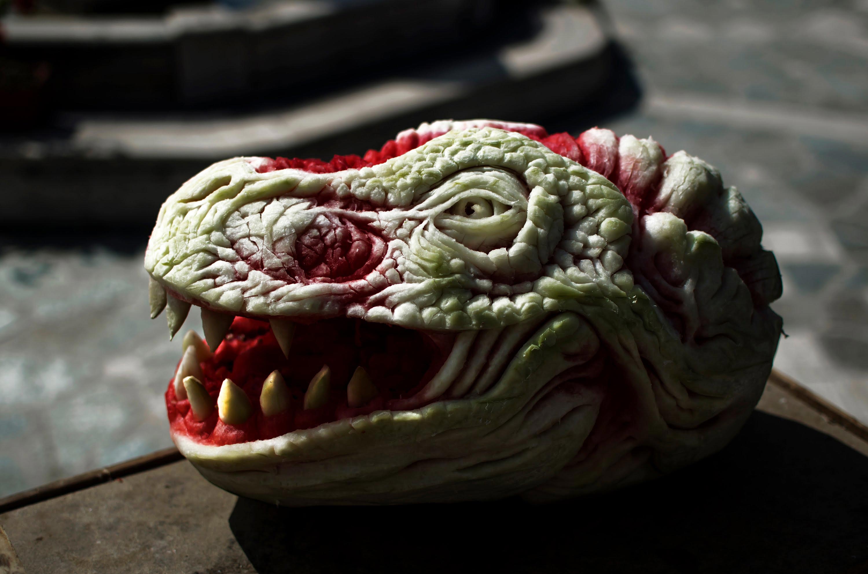 Арбузных дел мастер: скульптор превратил обыкновенный арбуз в жуткого дракона Валериано Фатика, Valeriano Fatica, дракон из арбуза