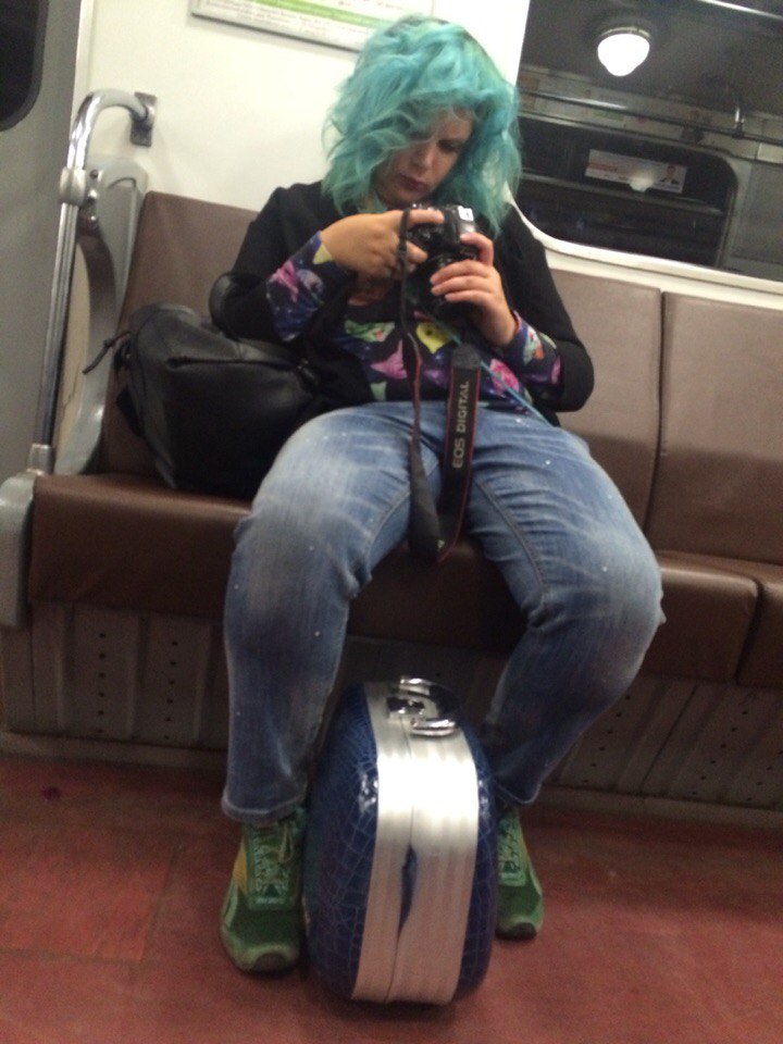 мода петербургского метро, мода метро, модники в транспорте, странные пассажиры метро 