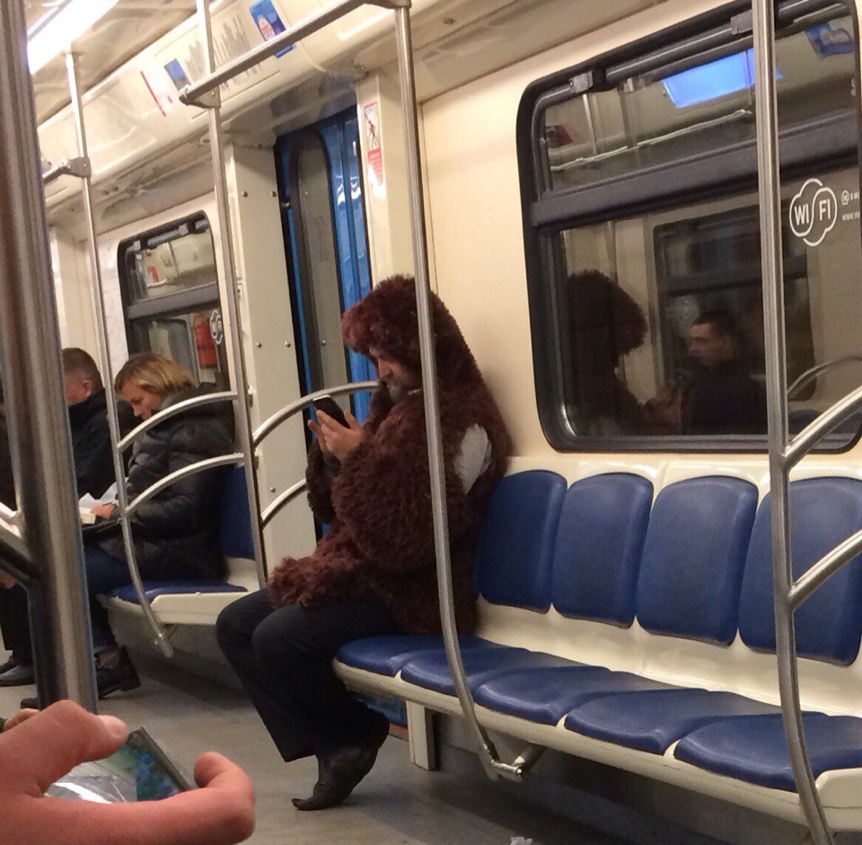 мода петербургского метро, мода метро, модники в транспорте, странные пассажиры метро 