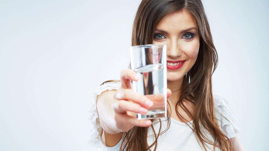 почему нужно пить много воды, как приучить себя пить воду