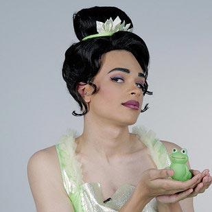 мужчины загримированные под диснеевских принцесс, трансформация мужчин в диснеевских принцесс, мужчины образ диснеевских принцесс