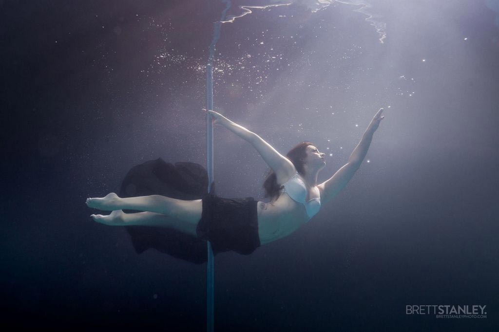 Pole dance под водой, Pole dance underwater, подводные танцы, Бретт Стенли, Brett Stanley