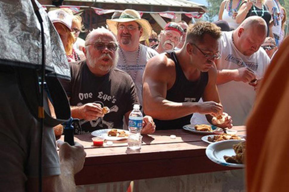 самые странные соревнования, безумные конкурсы, сумасшедшие состязания