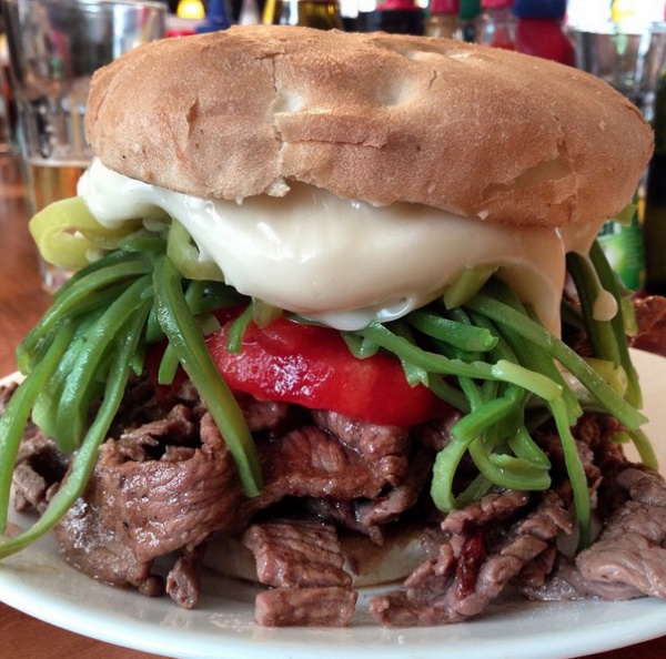 Традиционная уличная еда разных стран, бутерброды из разных стран мира