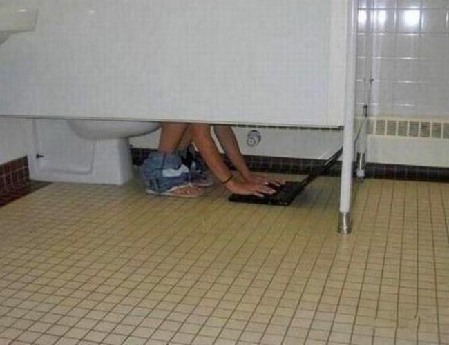 Туалетные фотографии, странные люди в туалете