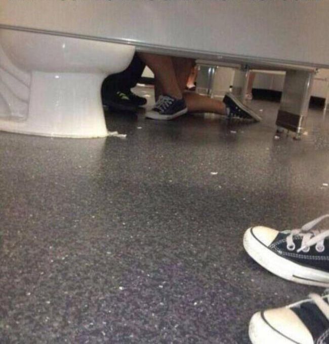 Туалетные фотографии, странные люди в туалете