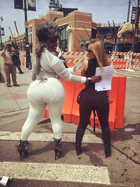 Патрисия Вашингтон, Patricia Washington, сталелитейщица мечтает стать моделью, сталелитейщица с 1,3 метровой, стелелитейщица с огромной