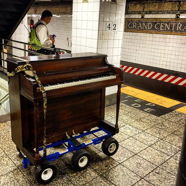 путешествие с пианино, парень отправился в путешествие с пианино, Дотан Негрин, Dotan Negrin