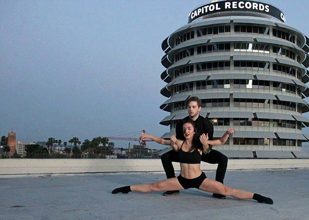 Любишь меня, люби мою родинку: танцовщица отказалась от операции по удалению огромной родинки на лице девушка с огромной родинкой, Кассандра Нод, Cassandra Naud, девушка отказалась удалять огромную родинку, огромная родинка на лице