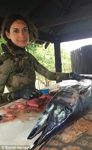 Валентин Томас,Valentine Thomas, девушка подводная охота, рыбачка инстаграма, девушка занимается подводной охотой