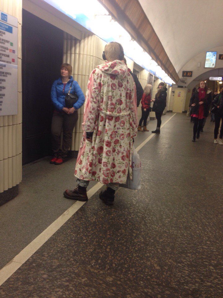мода петербургского метро, мода метро, модники в транспорте, странные пассажиры метро 