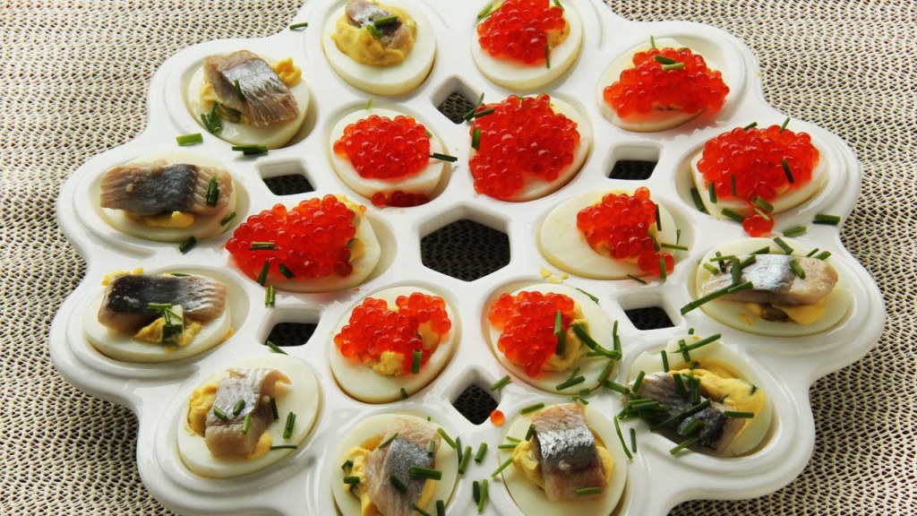 новогодние блюда, новогодний стол в России