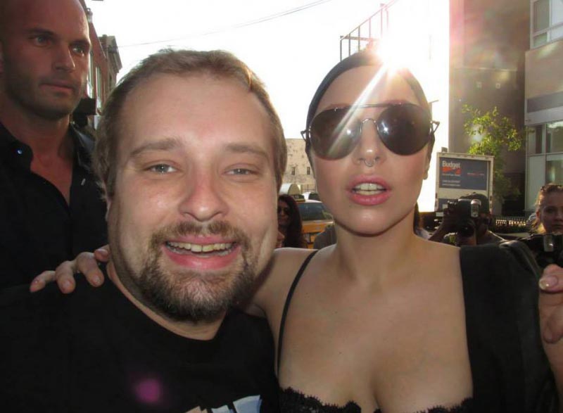 селфи со знаменитостями, парень делает фотографии со знаменитостями