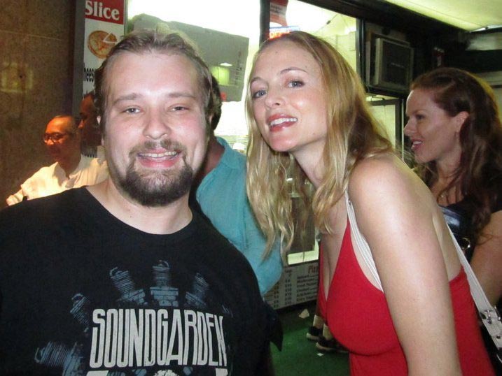 селфи со знаменитостями, парень делает фотографии со знаменитостями