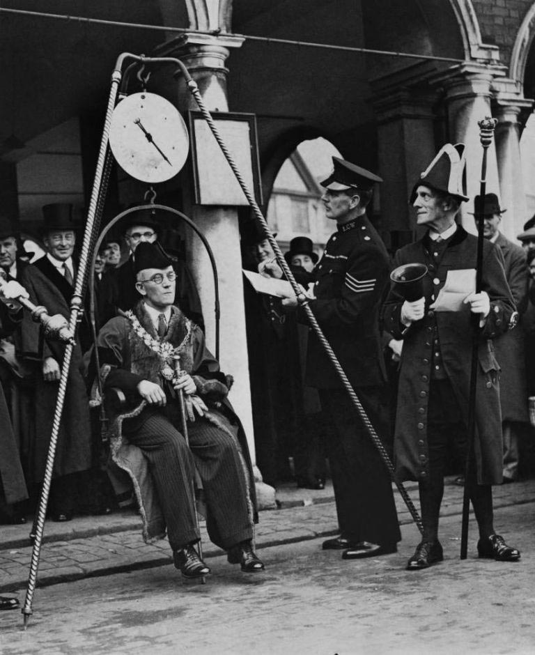 12 странных английских традиций, в реальность которых трудно поверить странные английские традиции, необычные английские традиции, английские традиции в которые трудно поверить