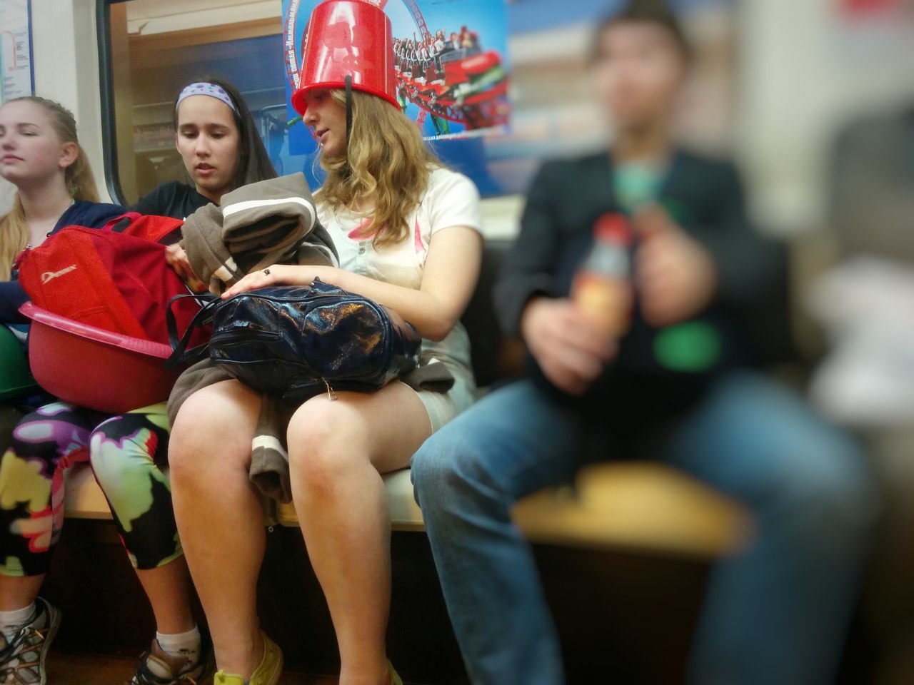 мода петербургского метро, мода метро, модники в транспорте, странные пассажиры метро 