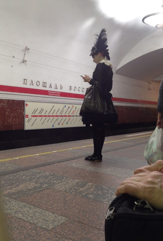 мода петербургского метро, мода метро, модники в транспорте, странные пассажиры метро 