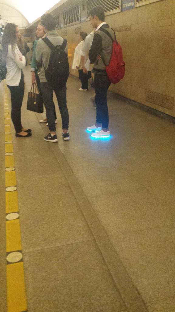 мода петербургского метро, мода метро, модники в транспорте, странные пассажиры метро 