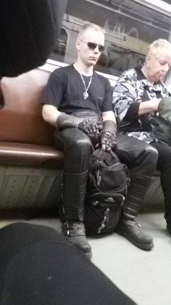 мода петербургского метро, мода метро, модники в транспорте, странные пассажиры метро 