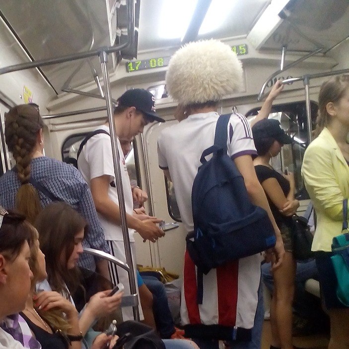 мода петербургского метро, мода метро, модники в транспорте, странные пассажиры метро 