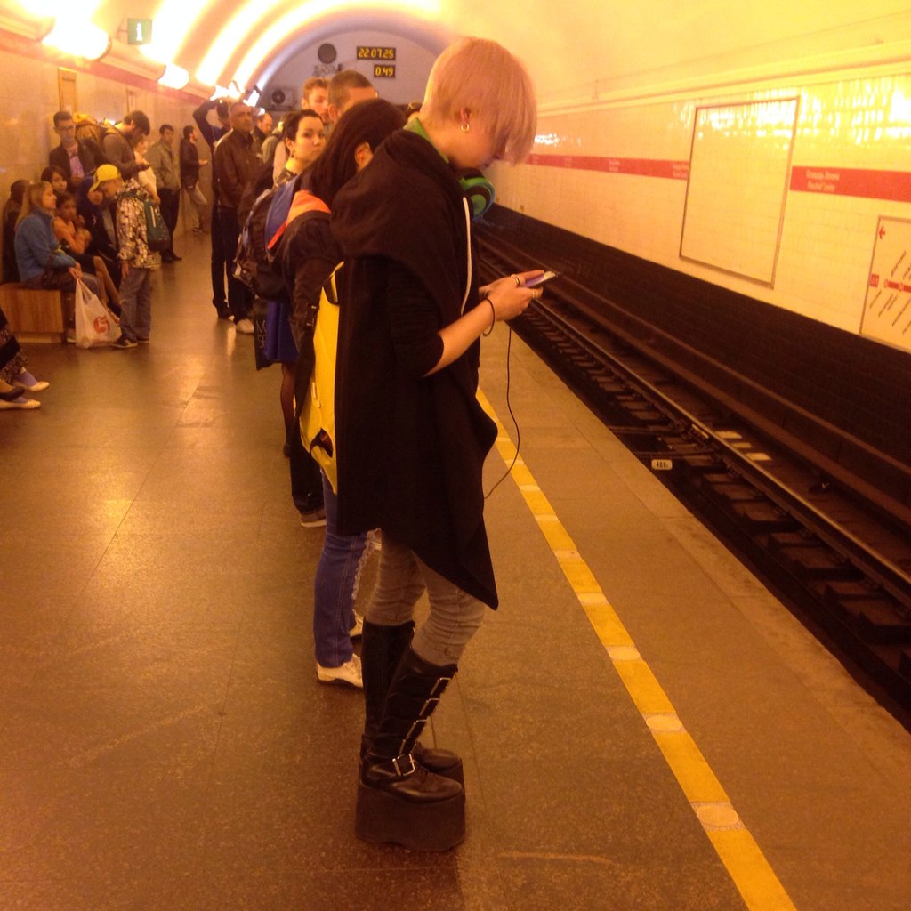 мода петербургского метро, мода метро, модники в транспорте, странные пассажиры метро 