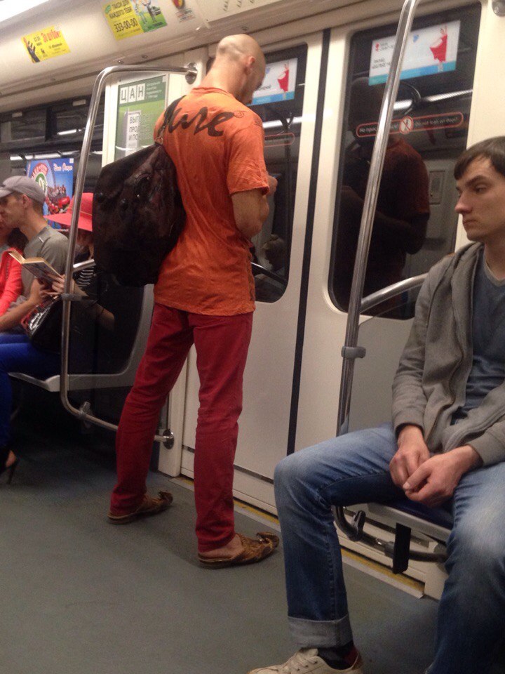 мода петербургского метро, мода метро, модники в транспорте, странные пассажиры метро 