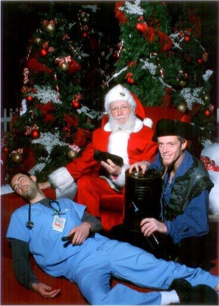 странные фото с сантой, традиция делать странные фото с сантой