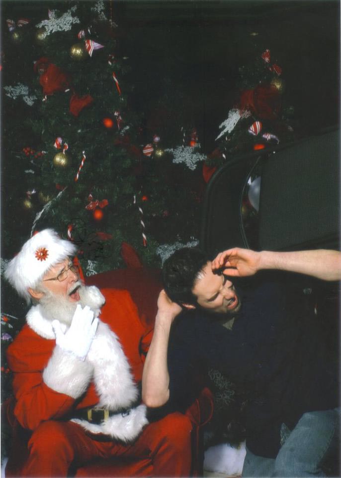 странные фото с сантой, традиция делать странные фото с сантой