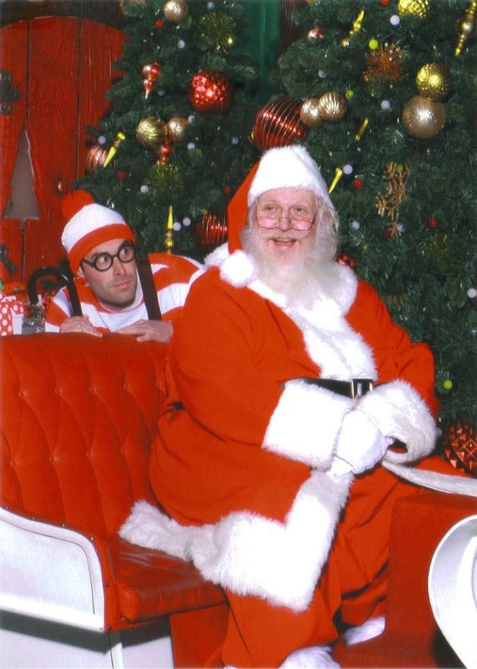 странные фото с сантой, традиция делать странные фото с сантой