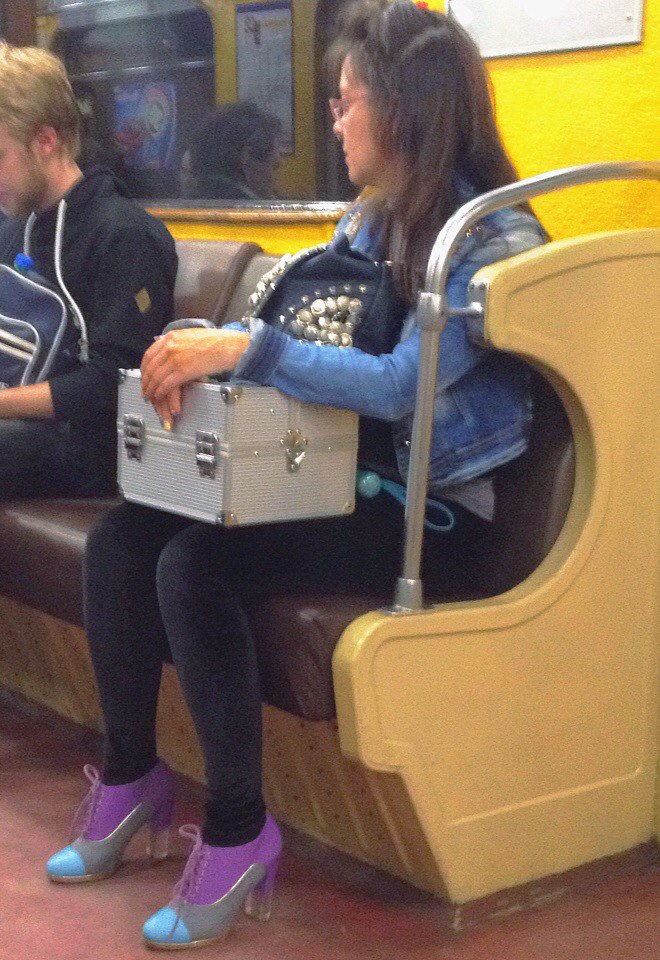 мода петербургского метро, мода метро, модники в транспорте, странные пассажиры метро 